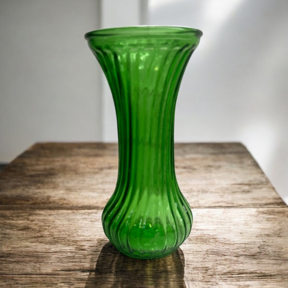 Vintage Emerald Green Hoosier Glass 8 Swirl Flower Vase 7.5” Tall